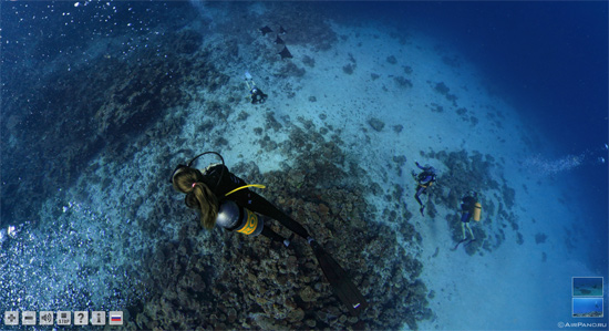 Panorama fotográfico submarino en las Maldivas