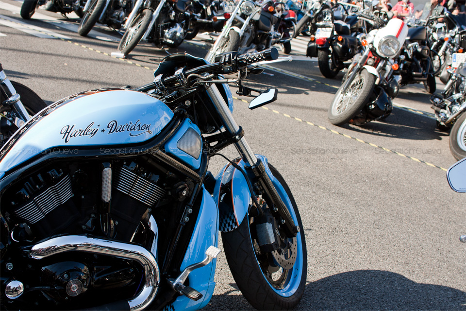 Fotos sueltas - Harley Davidson con tonalidades azules y negras