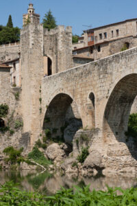 Arquitectura – Ciudad Medieval de Besalu – Foto 11