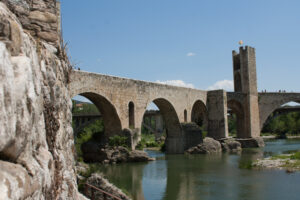 Arquitectura – Ciudad Medieval de Besalu – Foto 8