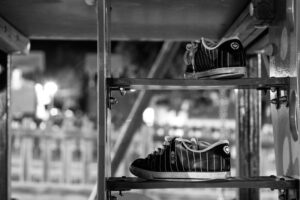 Fotografia nocturna ironica blanco y negro – Foto 1