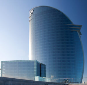 Panorámica Hotel Vela bicicleta primer plano