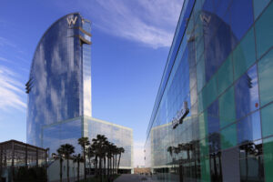 Hotel Vela con reflejo