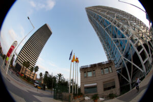 Torre Mapfre y Hotel Arts enteros con Sigma 8mm