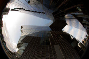 Torre Marenostrum y las dos aceras de en frente Sigma 8mm