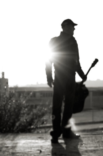 Marca personal para guitarrista a contraluz